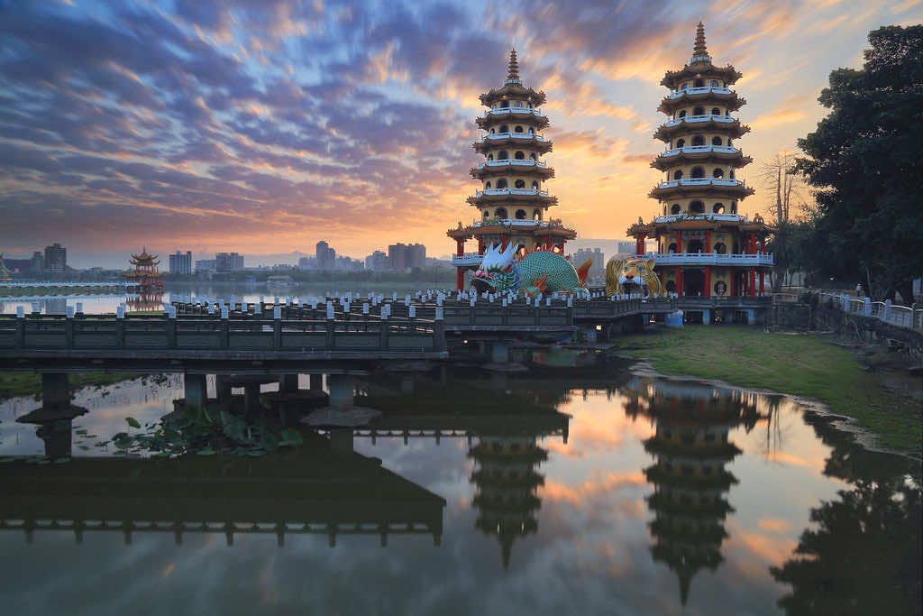蓮池潭一日遊:台灣高雄最美寺廟湖泊全攻略 台灣 高雄市 蓮池潭 Lotus Pond 2