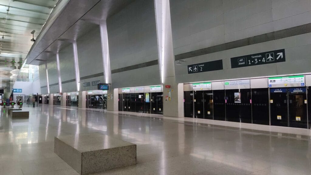 星耀樟宜機場 (Jewel Changi Airport)完全攻略:轉機時間 CG2 Changi Airport MRT Platform