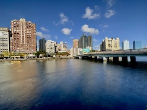 愛河高雄攻略 夜景、船遊一次玩透!在地人才知道的完整指南 ChIJ3do1r3sEbjQRVr1ZpRwVrpQ