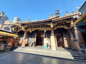城隍廟全攻略 尋找台灣第一城隍與必吃小吃指南 ChIJJ1h0GsA1aDQRi9ia9PfDwvI