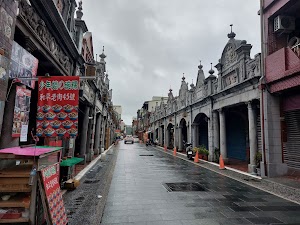 大溪老街攻略 避開人潮,深度體驗百年建築與美食的秘技 ChIJTcPsOCIYaDQRcgNlt8b8tp4