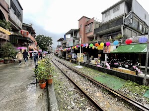 十分老街天燈攻略:台灣必訪景點的完整體驗指南 ChIJ y9RXTQRvnNyOkDE3vY