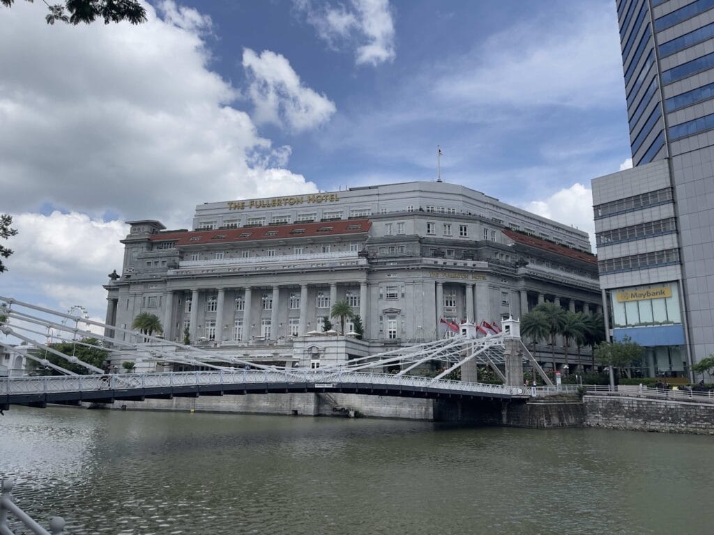 新加坡魚尾獅公園完全攻略:最佳觀景點與拍照技巧分享 Singapore The FULLERTON HOTEL