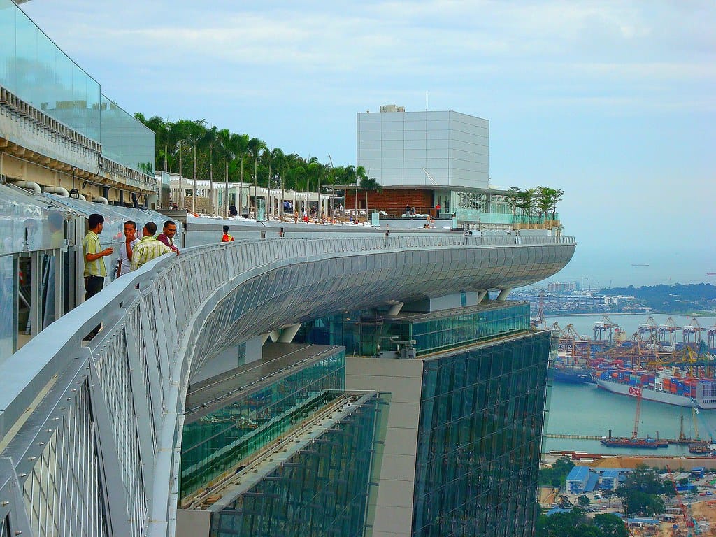 新加坡摩天觀景輪:體驗亞洲標誌性的觀景之旅 SkyPark @MBS The observation deck of MBS