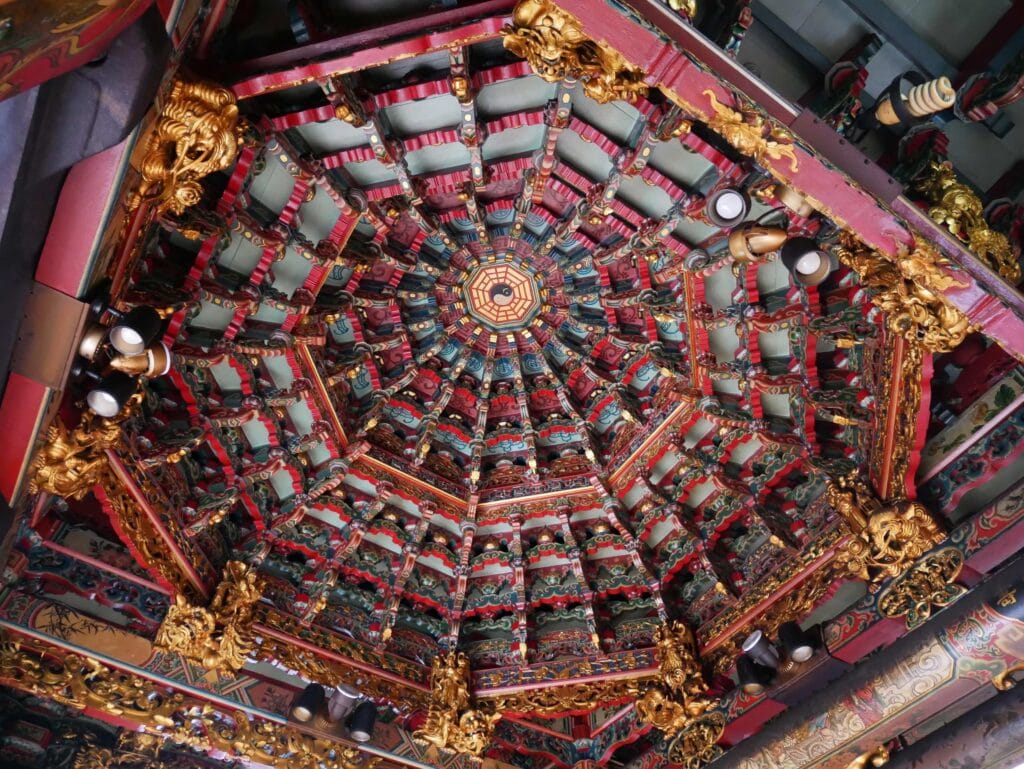 城隍廟全攻略 尋找台灣第一城隍與必吃小吃指南 Taiwan Hsinchu Hsinchu Cheng Huang Temple 新竹城隍廟 2 RN