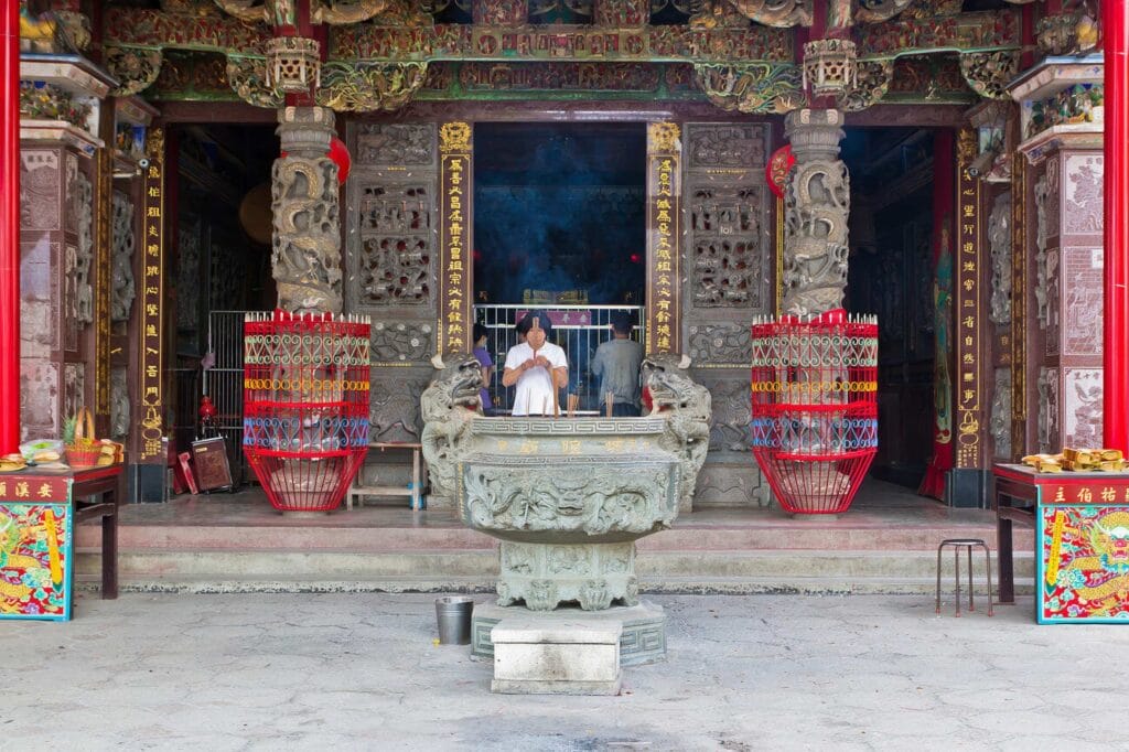 城隍廟全攻略 尋找台灣第一城隍與必吃小吃指南 Taiwan Hsinchu Hsinchu Cheng Huang Temple 新竹城隍廟 4 RN