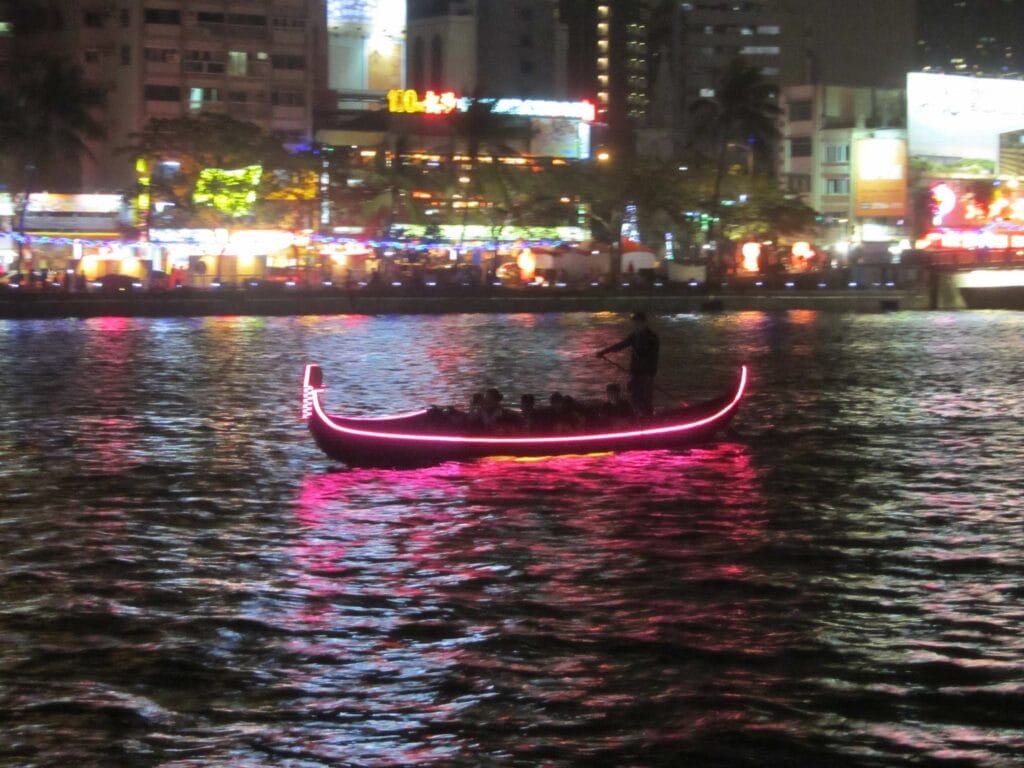 愛河高雄攻略 夜景、船遊一次玩透!在地人才知道的完整指南 Taiwan Kaohsiung 愛河 5 Romaingnow