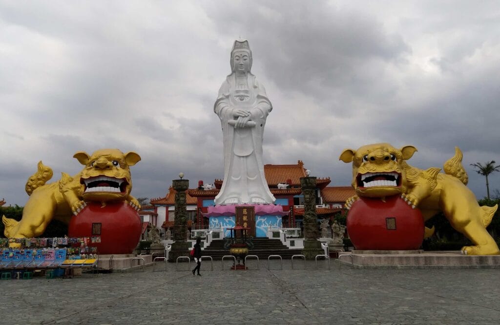 基隆觀音像攻略:登入佛眼俯瞰港都,中正公園最佳拍攝時間全公開 Taiwan Keelung Zhongzheng Park Keelung Guanyin Statue 中正公園觀音大士像 2 RN