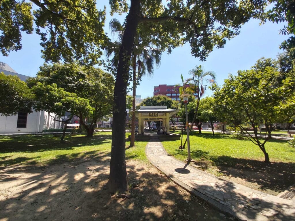 基隆觀音像攻略:登入佛眼俯瞰港都,中正公園最佳拍攝時間全公開 Taiwan Keelung Zhongzheng Park Keelung Guanyin Statue 中正公園觀音大士像 3 RN
