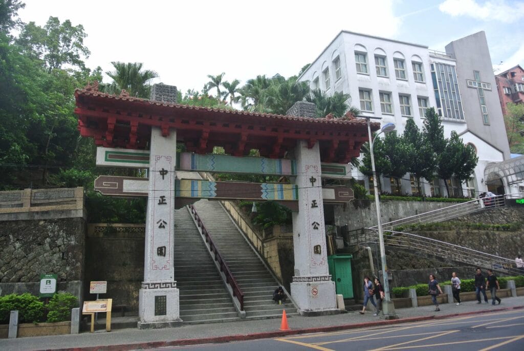 基隆觀音像攻略:登入佛眼俯瞰港都,中正公園最佳拍攝時間全公開 Taiwan Keelung Zhongzheng Park Keelung Guanyin Statue 中正公園觀音大士像 4 RN