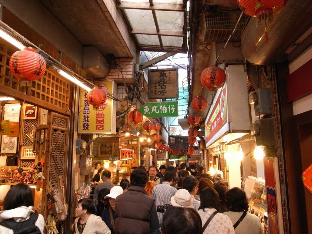 九份老街完全攻略:避開人潮,發現台灣最神秘山城秘境 Taiwan New Taipei Jiufen old town 3 Romaingnow