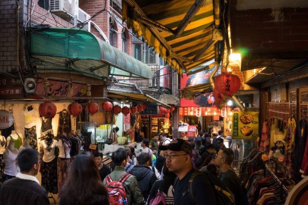 九份老街完全攻略:避開人潮,發現台灣最神秘山城秘境 Taiwan New Taipei Jiufen old town 4 Romaingnow
