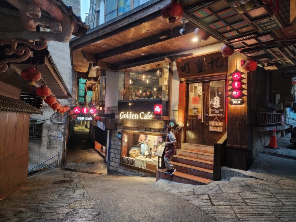 九份老街完全攻略:避開人潮,發現台灣最神秘山城秘境 Taiwan New Taipei Jiufen old town 6 Romaingnow