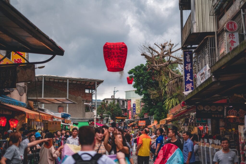 十分老街天燈攻略:台灣必訪景點的完整體驗指南 Taiwan New Taipei Shifen Old Street Sky Lanterns 5 Romaingnow
