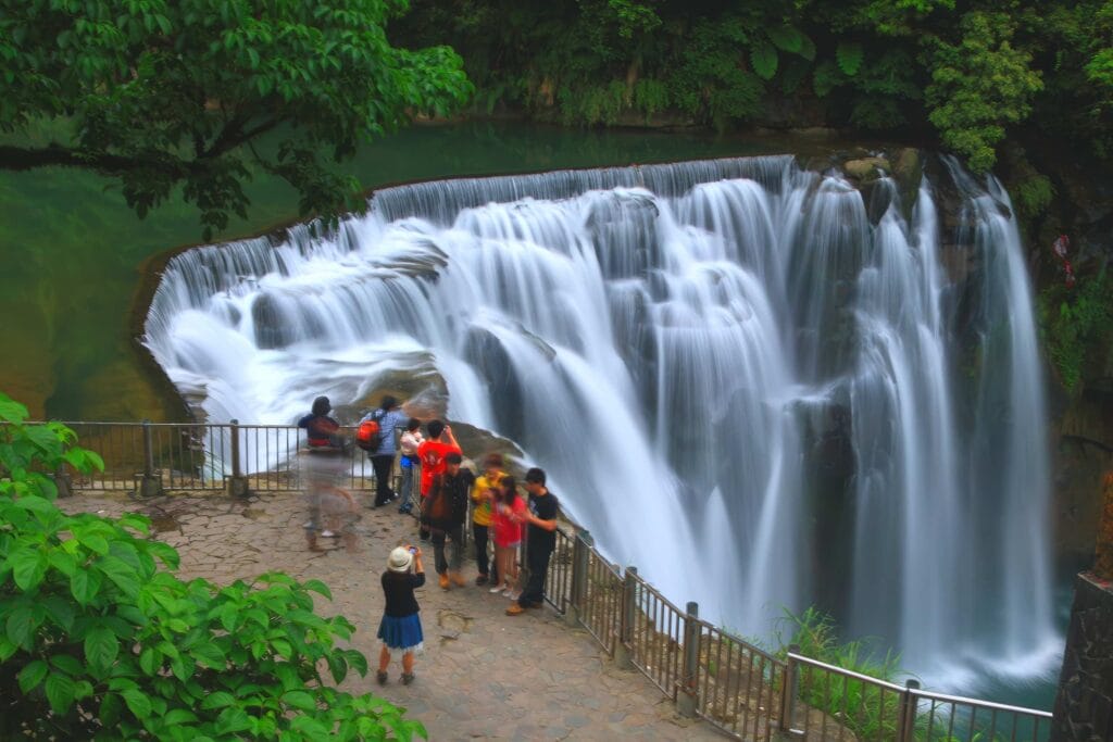 Taiwan New Taipei Shifen Waterfall 2 Romaingnow