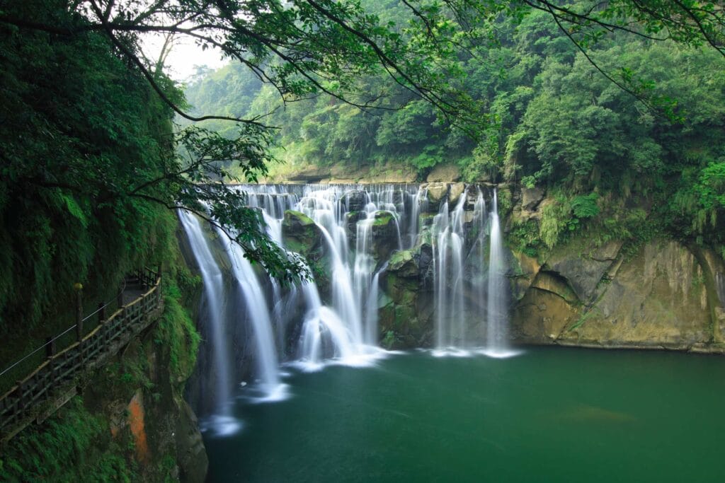 Taiwan New Taipei Shifen Waterfall 3 Romaingnow