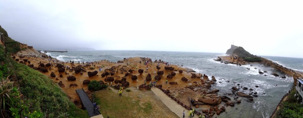 野柳地質公園攻略:避開人潮,探索台灣最獨特地質奇觀 Taiwan New Taipei Yehliu Geopark 3 Romaingnow