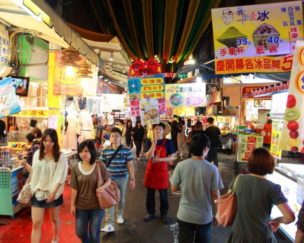 逢甲夜市攻略:台中美食天堂完全指南 Taiwan Taichung Feng Chia Night Market 10 Romaingnow