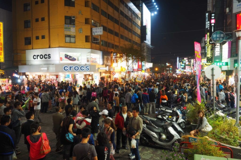 逢甲夜市攻略:台中美食天堂完全指南 Taiwan Taichung Feng Chia Night Market 9 Romaingnow