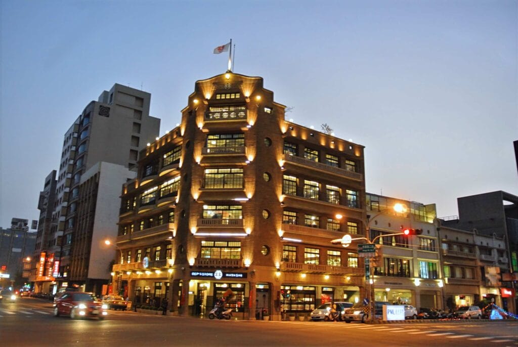 林百貨攻略:台南百年老店的前世今生與避開人潮秘訣 Taiwan Tainan 台南林百貨 2 Romaingnow