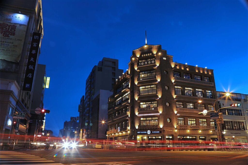 林百貨攻略:台南百年老店的前世今生與避開人潮秘訣 Taiwan Tainan 台南林百貨 Romaingnow