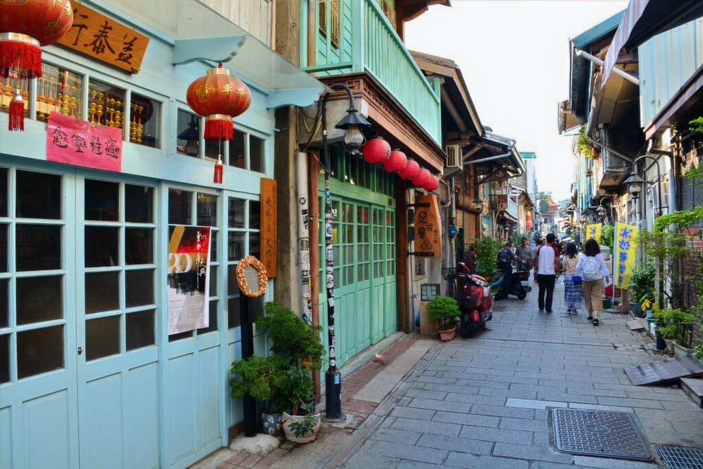 台南神農街攻略|文創、美食與浪漫夜景一次搞定 Taiwan Tainan 神農街 Romaingnow