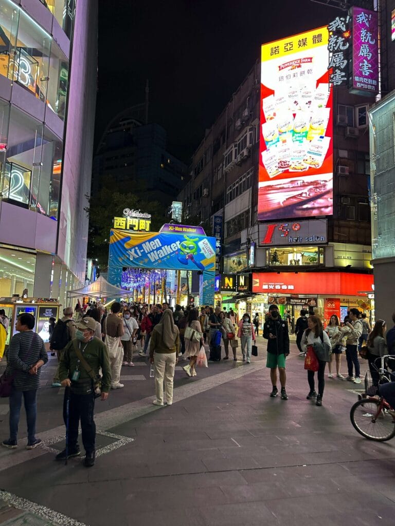 士林夜市攻略 必吃美食、行程安排與隱藏景點全公開 Taiwan Taipei 士林夜市 1