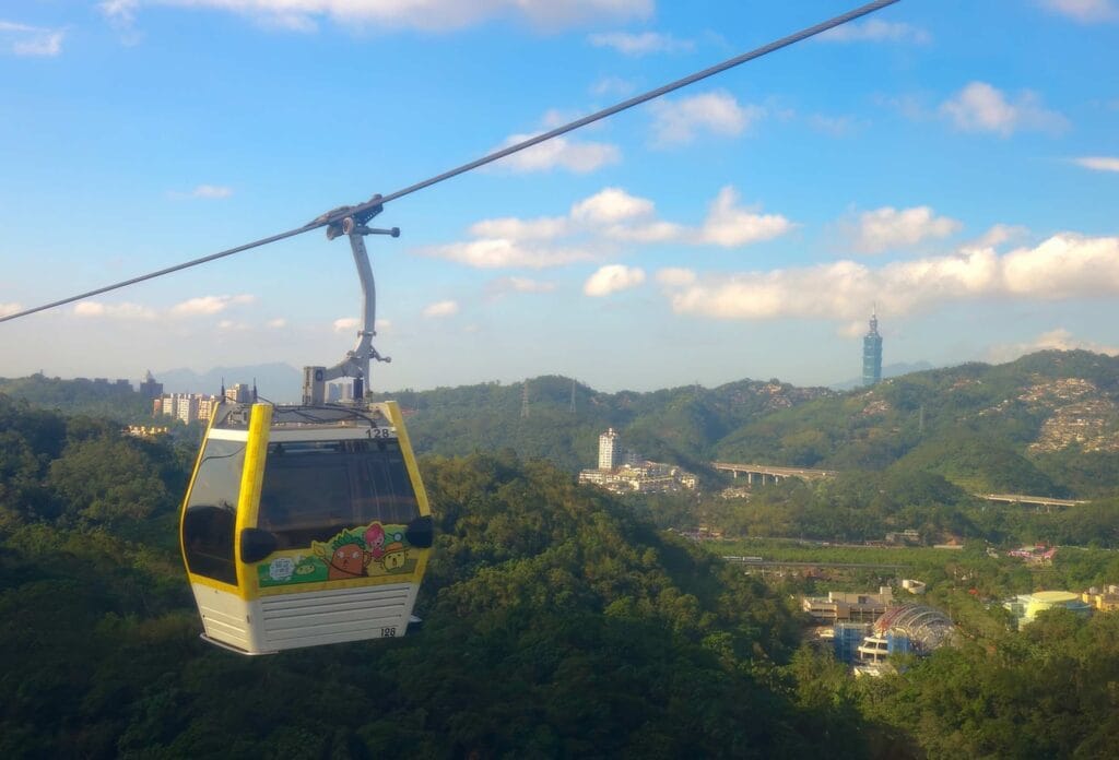 貓空纜車攻略 避開人潮、搶搭水晶車廂,台北制高點視野全公開 Taiwan Taipei 貓空纜車 2 Romaingnow