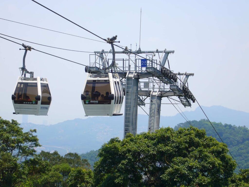 貓空纜車攻略 避開人潮、搶搭水晶車廂,台北制高點視野全公開 Taiwan Taipei 貓空纜車 Romaingnow