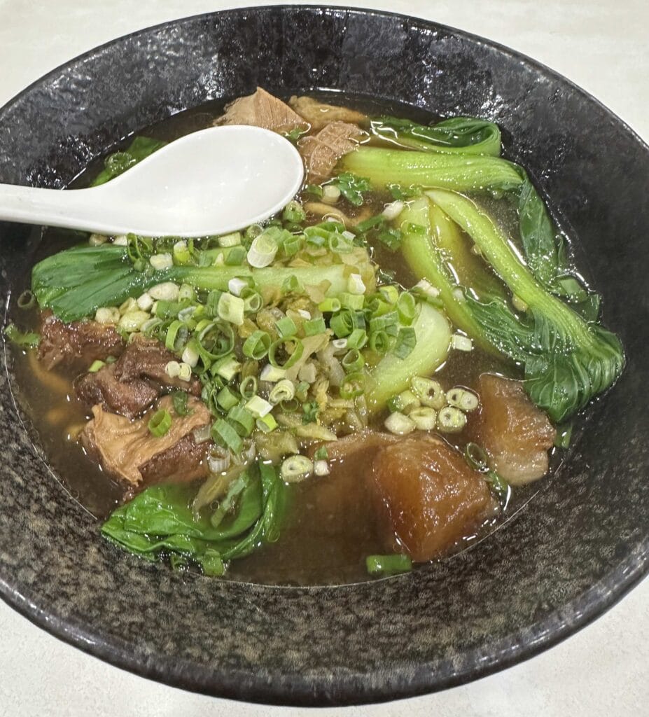 關於我們 台北夜市裡 牛肉麵