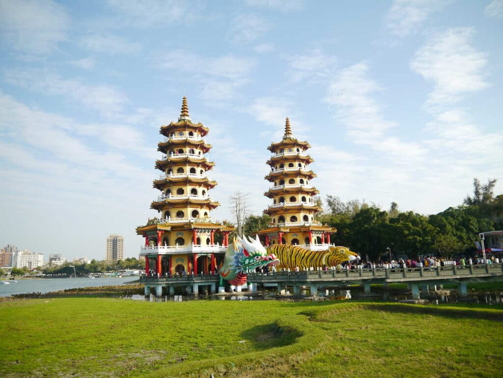 蓮池潭一日遊:台灣高雄最美寺廟湖泊全攻略 台灣 高雄市 蓮池潭 Lotus Pond 3