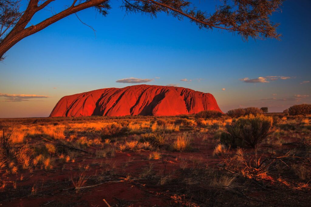 烏魯魯 (Uluru) 旅遊攻略:機票・住宿・景點・活動 Uluru sunset